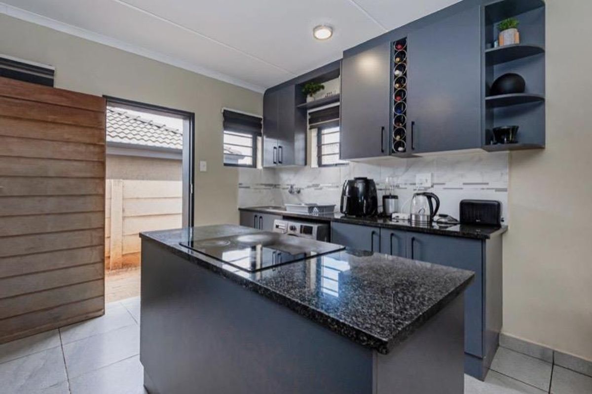 4 Bedroom House for Rent - Photo 3