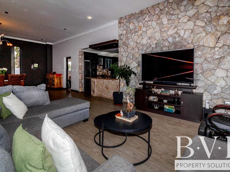 5 BEDROOM HOME FOR SALE IN OCEAN VIEW - Photo 5