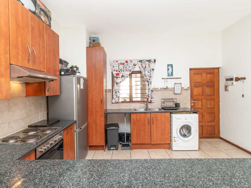 Spacious pet friendly unit available near Hillfox - Photo 2