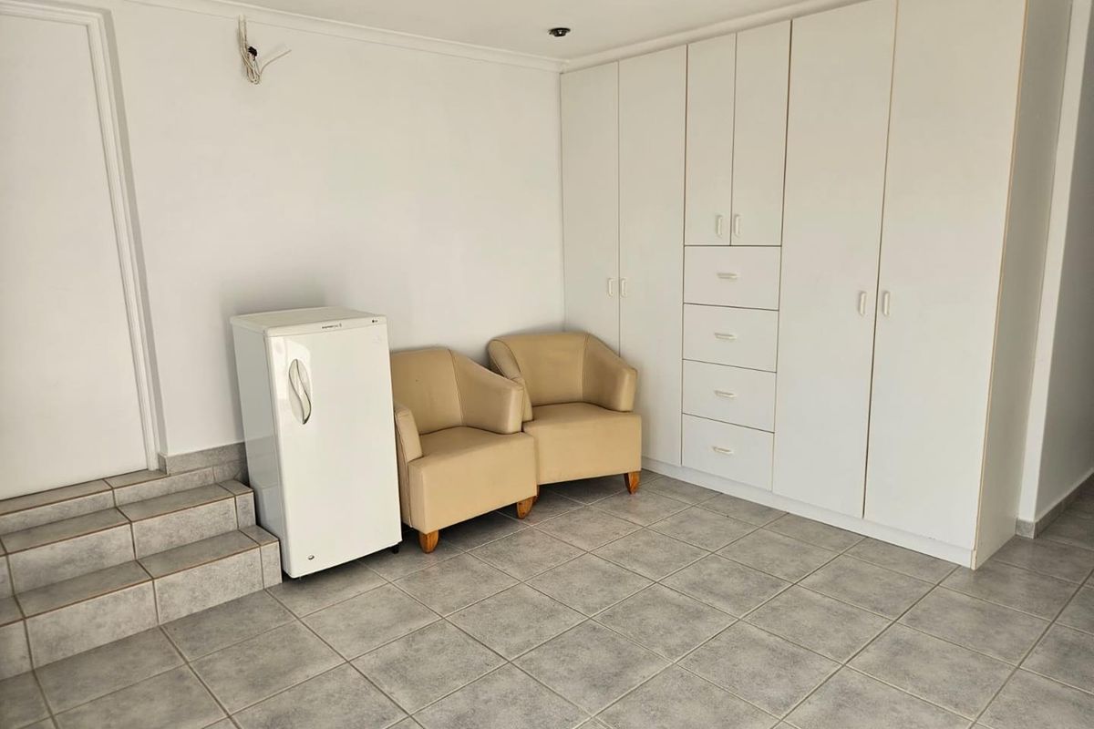 **Cozy 1-Bedroom Unit in Shared Home – Ideal for Single or Couple** - Photo 2