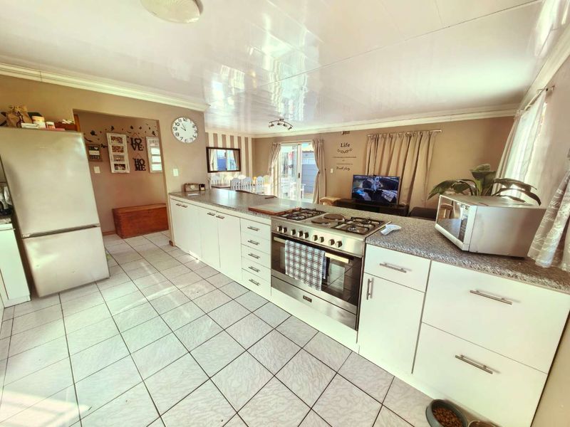 3 Bedroom Family Home, Goodwood - Photo 4
