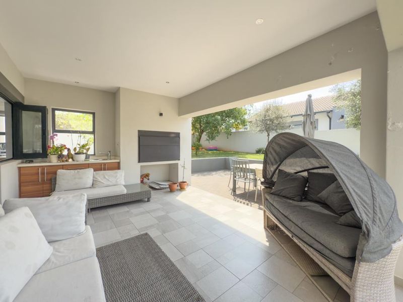 Modern Luxury in Midstream Ridge - Photo 4