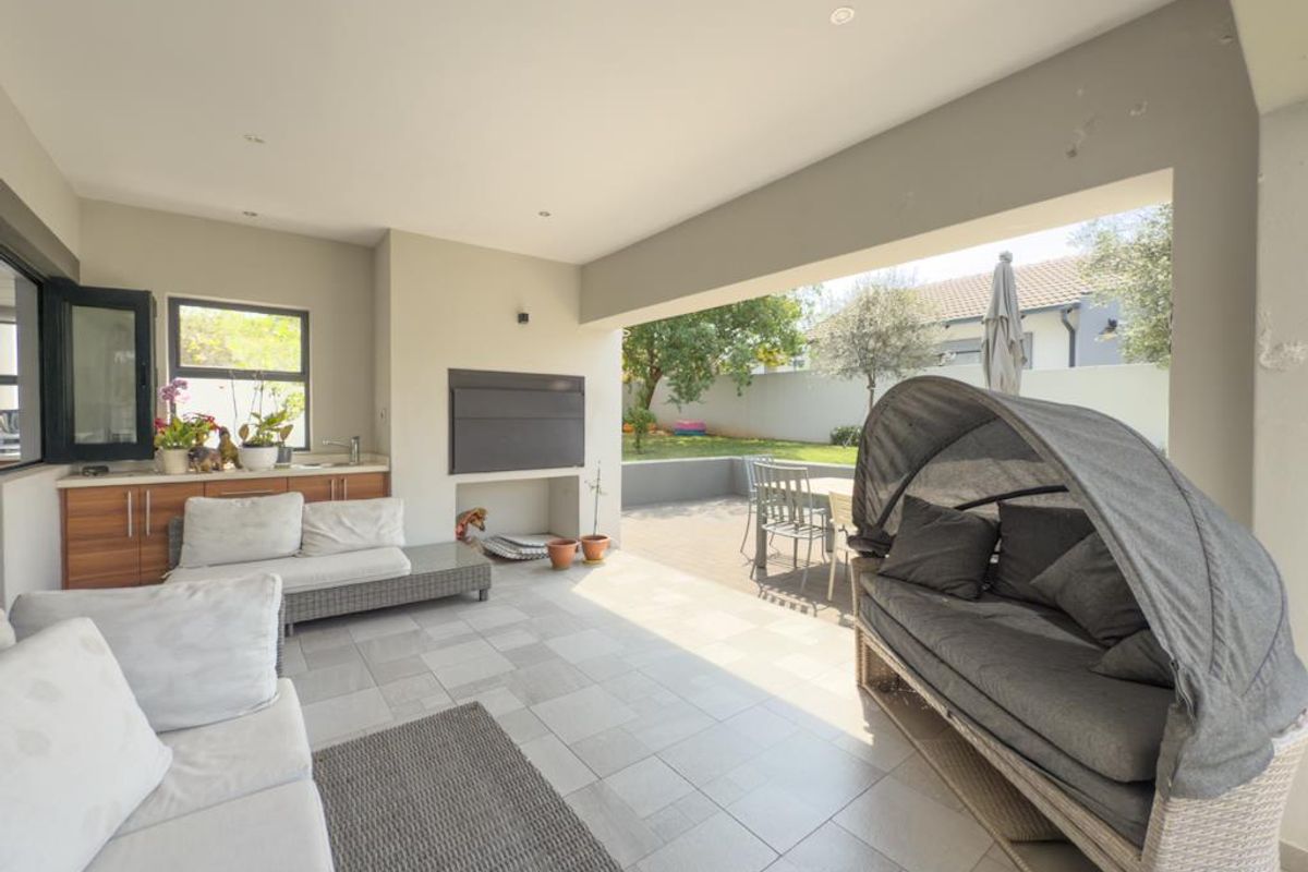 Modern Luxury in Midstream Ridge - Photo 4