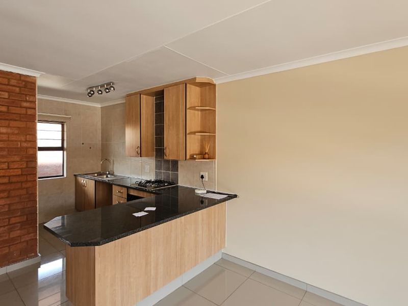 Apartment For Sale in Florentia, Alberton - Photo 2