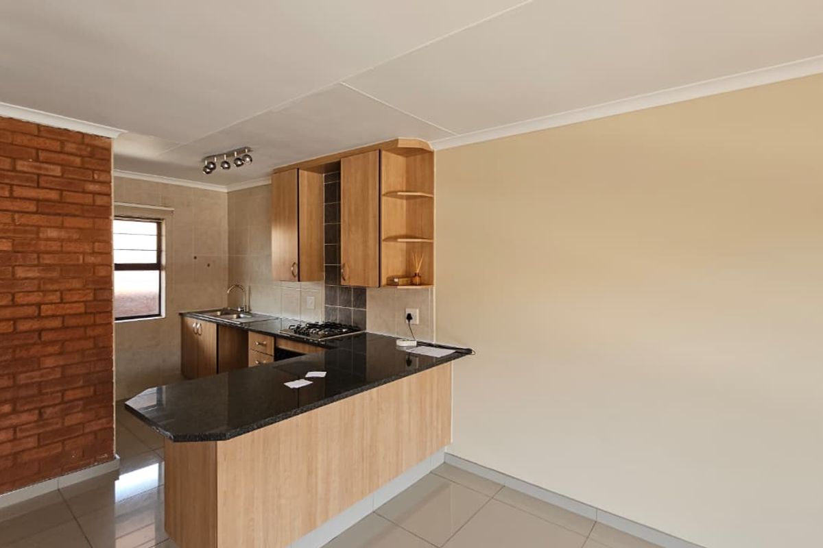 Apartment For Sale in Florentia, Alberton - Photo 2