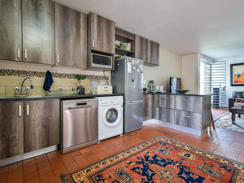 Mint Two bedroom duplex in double security complex - Die Wilgers - Photo 2