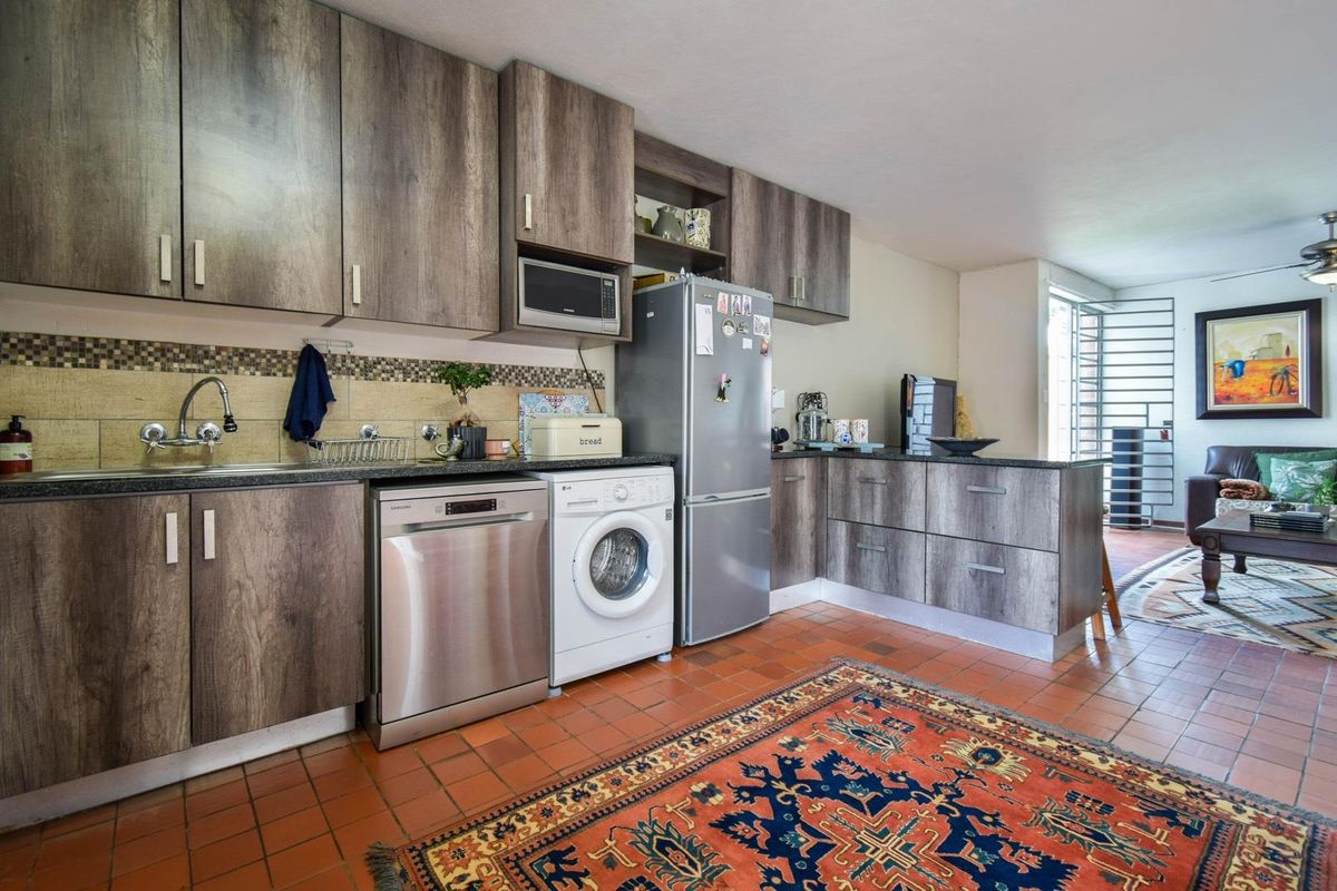 Mint Two bedroom duplex in double security complex - Die Wilgers - Photo 2