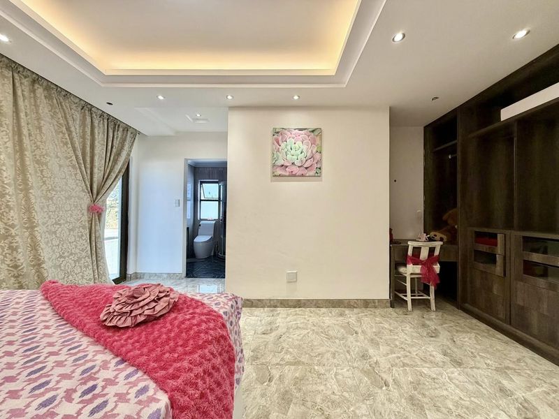 5 Bedroom Auasblick Mansion for Sale - Photo 8