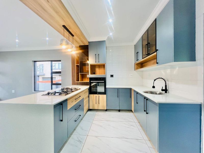 Brand-New Modern Family Home for sale - Photo 3