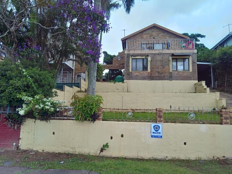 Charming Havenside Home: Potential, Space, and Security - Photo 3