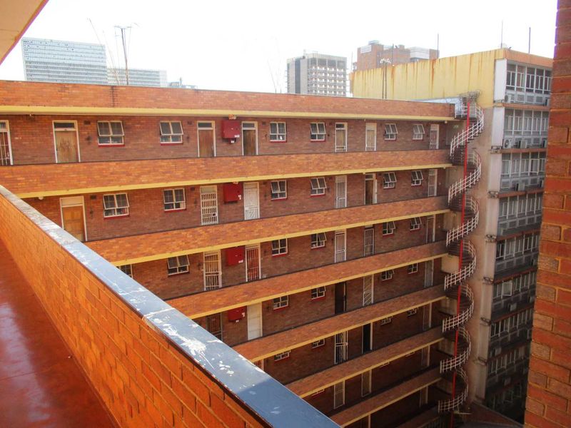 A BACHELOR FLAT TO RENT IN PRETORIA CENTRAL - Photo 2