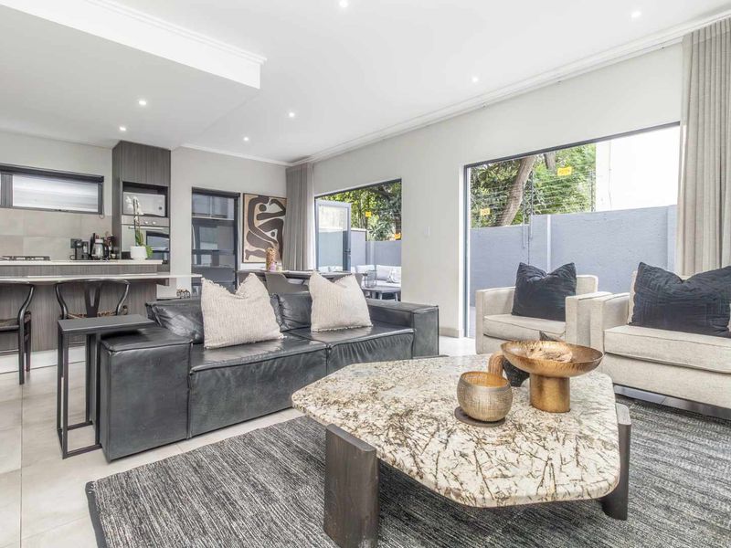 "Luxurious Modern Home with En-Suite Bedrooms and Balcony" - Photo 5