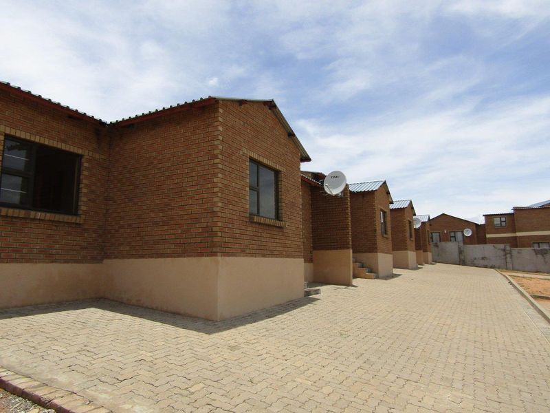8 x 2 BEDROOM FLATS FOR SALE | RUNDU EXTENSION 5 (QUEENSPARK) - Photo 6