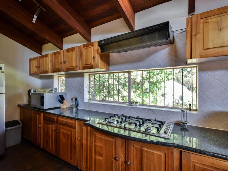 MUCH-LOVED FAMILY HOME IN OLD FAERIE GLEN - Photo 9