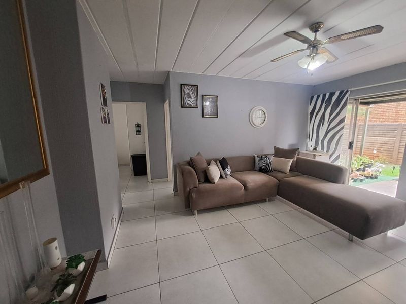 Modern 2 Bedroom Townhouse For Sale in Highveld Perfect for First Time Buyers! - Photo 4