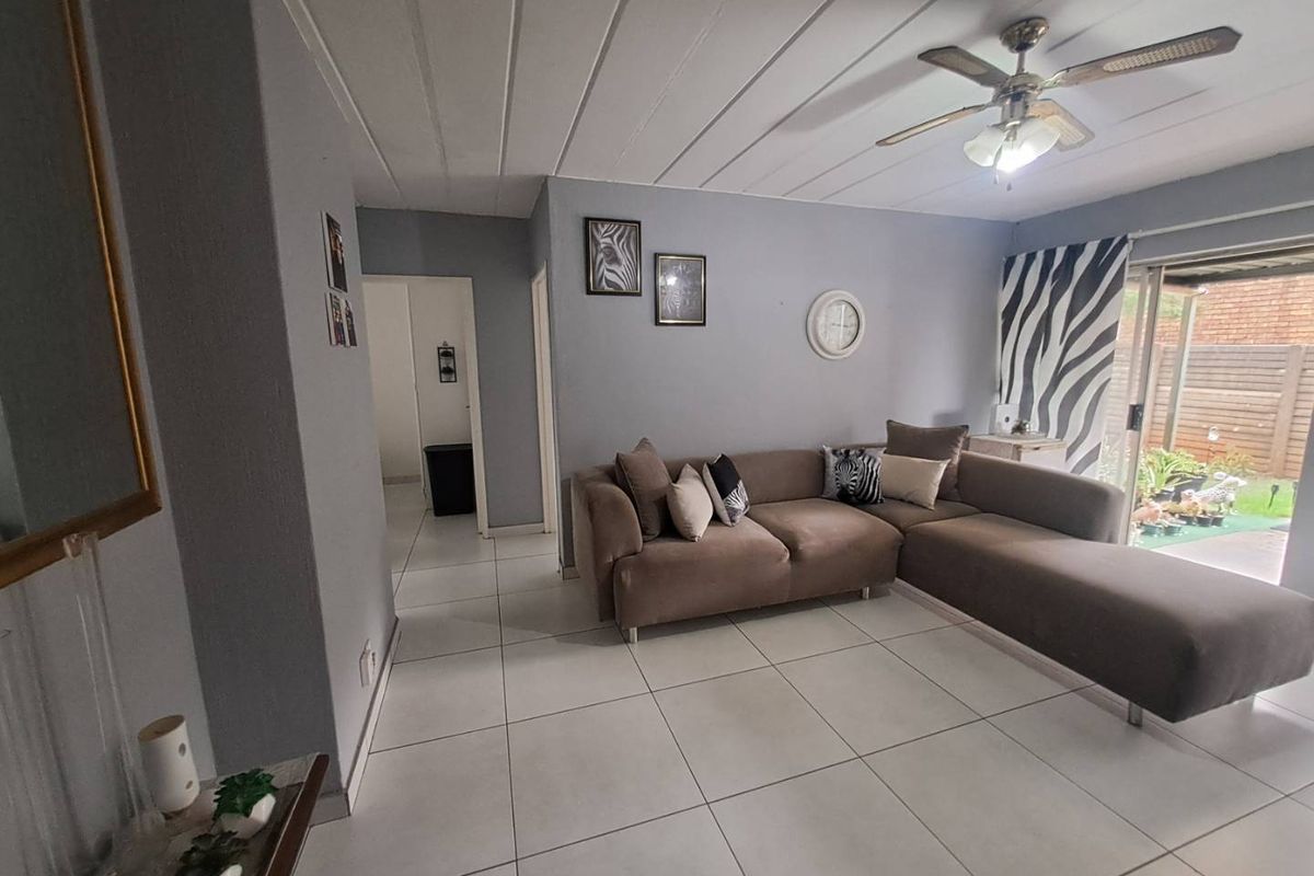 Modern 2 Bedroom Townhouse For Sale in Highveld Perfect for First Time Buyers! - Photo 4