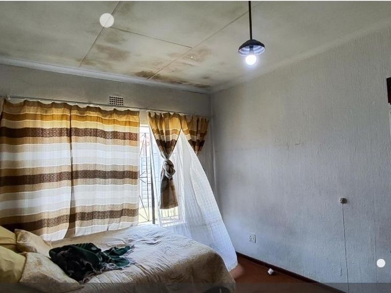 PICTURESQUE HOUSE IN BIRCH ACRES - Photo 8