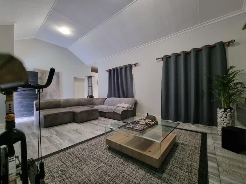 Ready to move in Estate home. - Photo 4