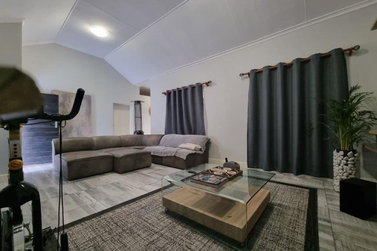 Ready to move in Estate home. - Photo 4