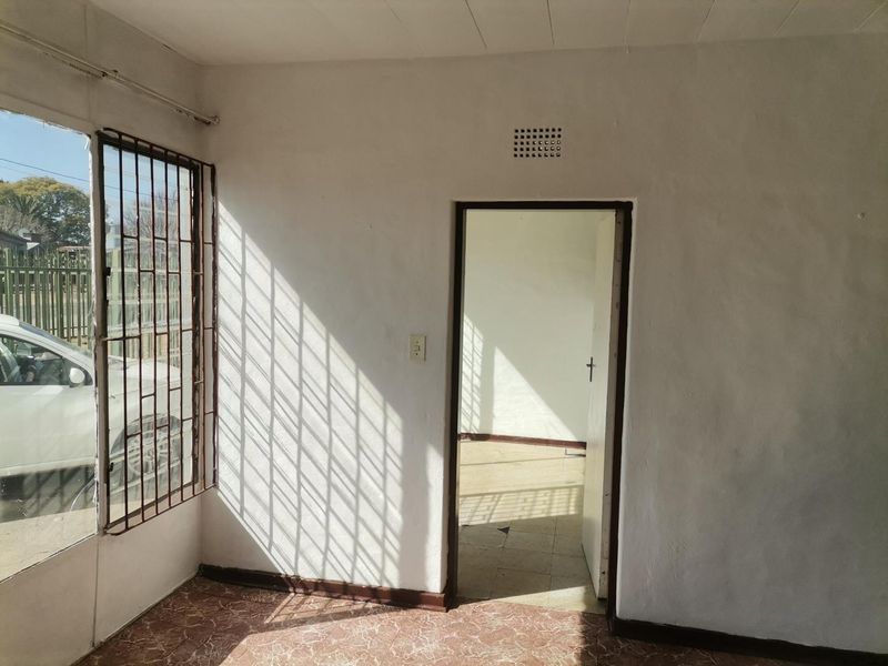 Neat 1 Bedroom Ground Floor Apartment To Let in Witpoortjie - Photo 7
