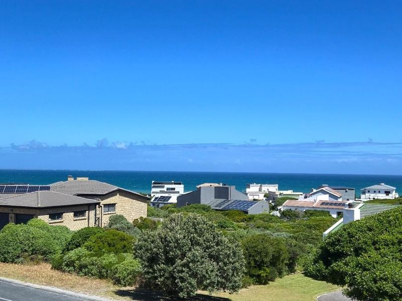 Spacious 5-Bedroom Family Home with Dual Living Options and Breath-taking Views – Klipfontein Estate, Kleinbaai - Photo 3