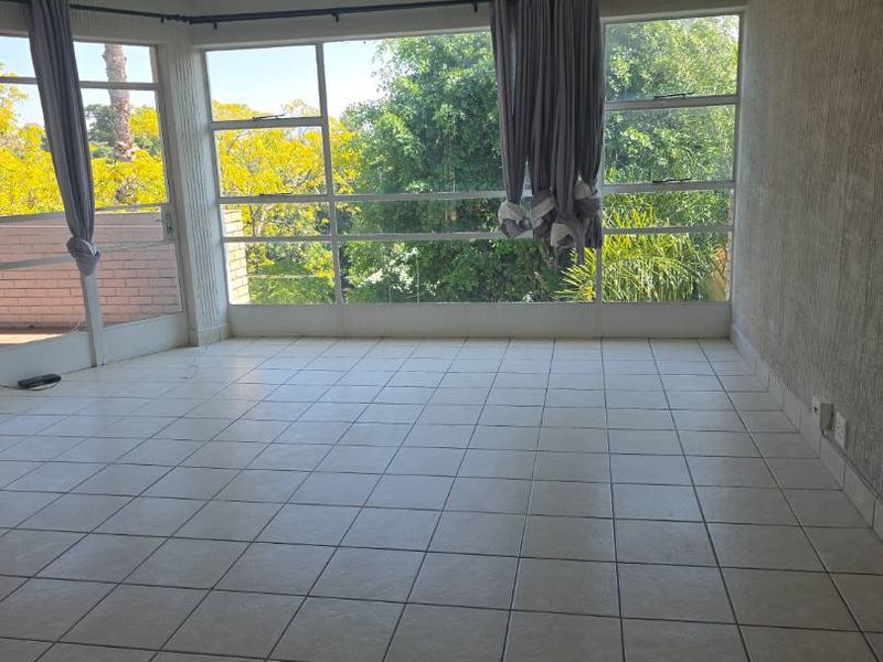 EXEPTIONAL 3 BED APARTMENT AT A REAL BARGAIN  SELLING PRICE - Photo 7