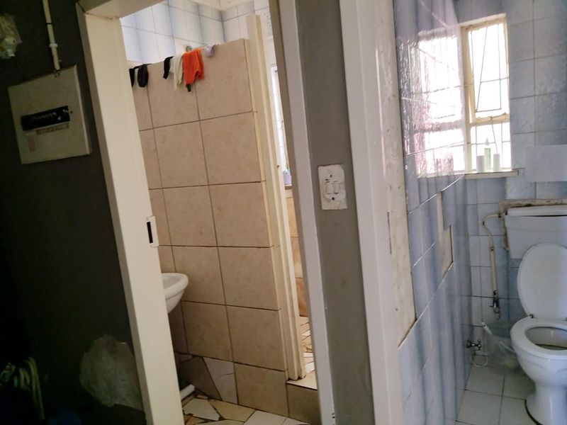 Guess House for sale with potential income - Photo 9