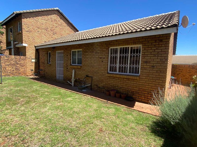 2 Bedroom Townhouse in Highveld. - Photo 1