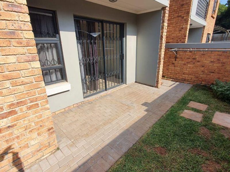 Modern Townhouse in Rynfield - Photo 9