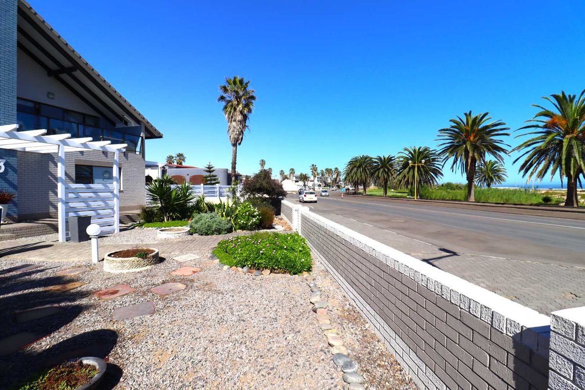 Sea-View Beachfront House with Flat for Sale in Swakopmund, Namibia - Photo 2