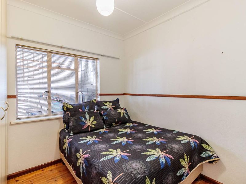 SPACIOUS FAMILY HOME WITH EXTRA ACCOMMODATION - Photo 4