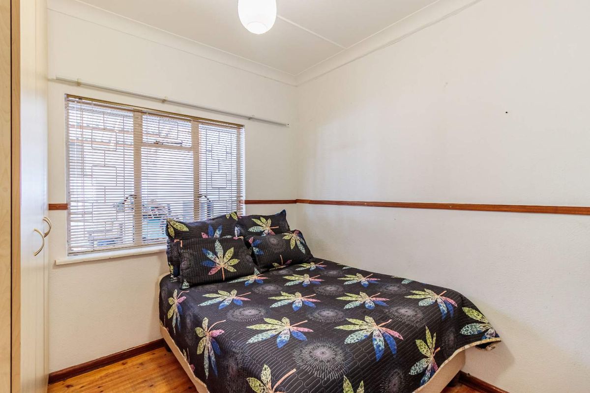 SPACIOUS FAMILY HOME WITH EXTRA ACCOMMODATION - Photo 4