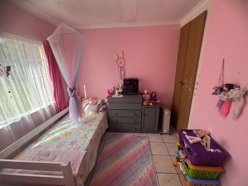 Family Home for Sale - Photo 10