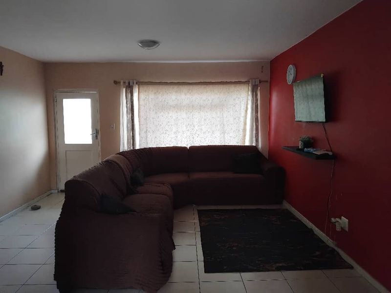 FOR SALE: 3 bedrooms apartment for sale in Koch Properties, CBD, Walvis Bay, Selling price N$1,100,000 cost excluded - Photo 3