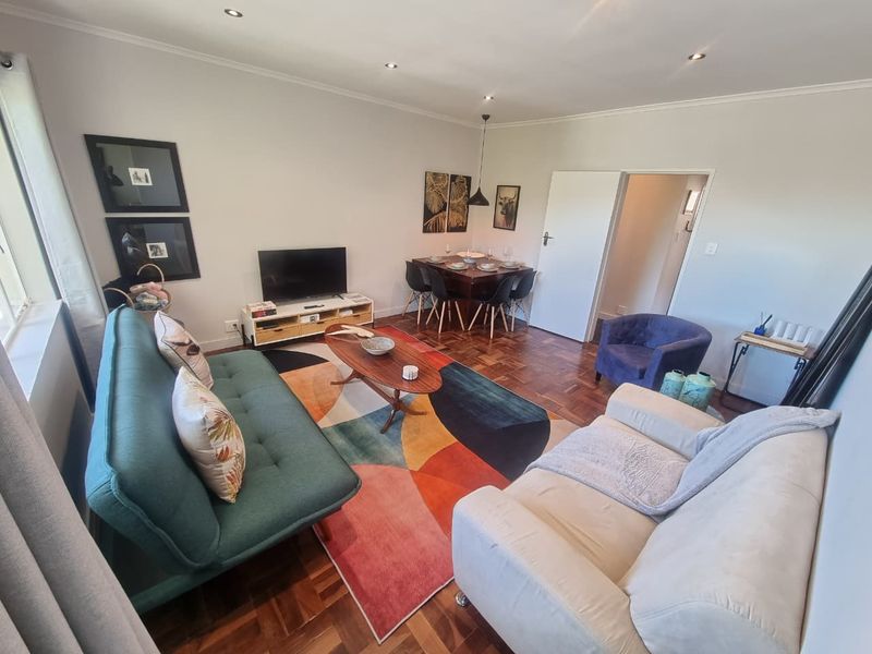 Stunning Furnished 2-Bedroom Apartment for Rent in Tamboerskloof - Photo 4