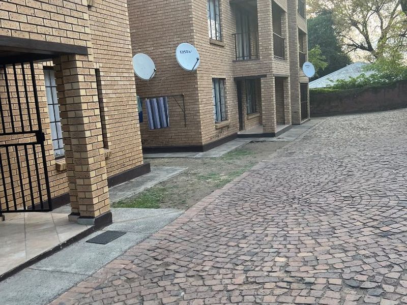 Great potential apartment for sale. - Photo 2