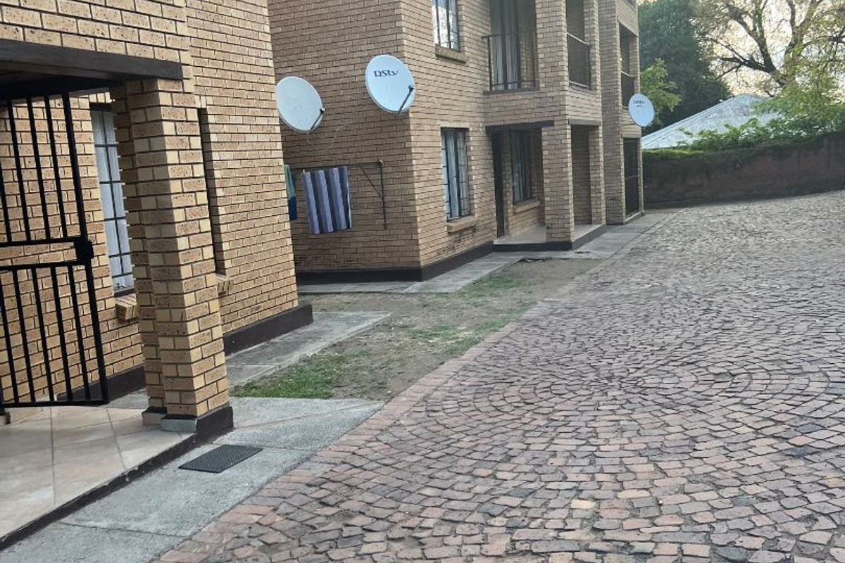 Great potential apartment for sale. - Photo 2