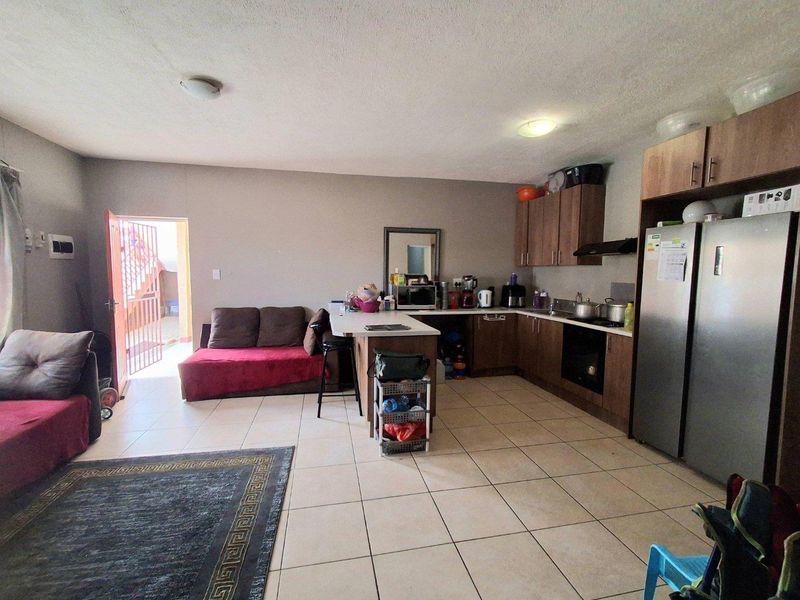 3 Bedroom Townhouse FOR SALE in Wanaheda - Photo 4