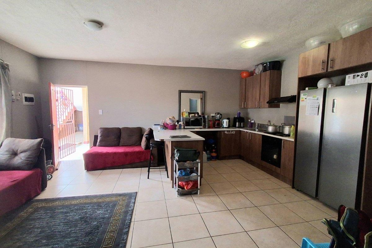 3 Bedroom Townhouse FOR SALE in Wanaheda - Photo 4