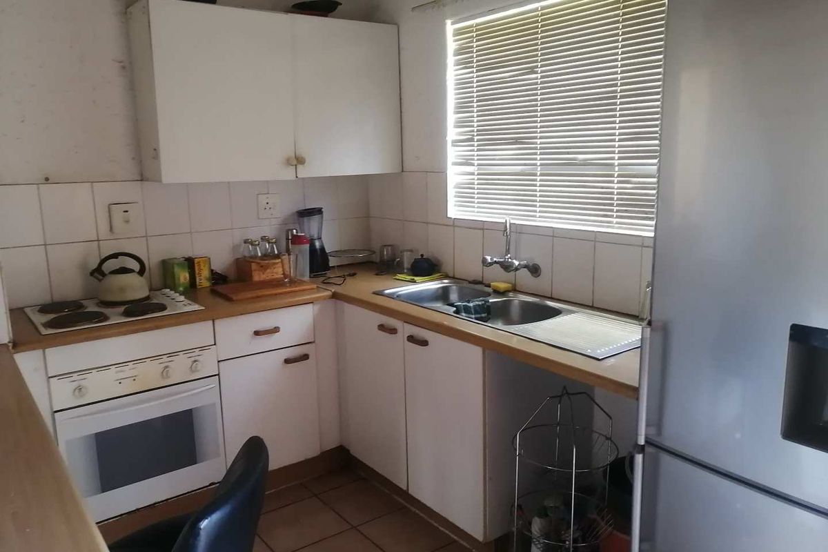 Secure duplex in upmarket suburb! - Photo 4