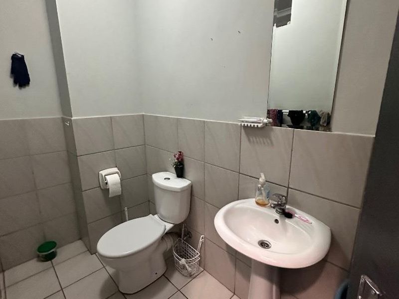 Spacious Ground floor Flat. - Photo 6