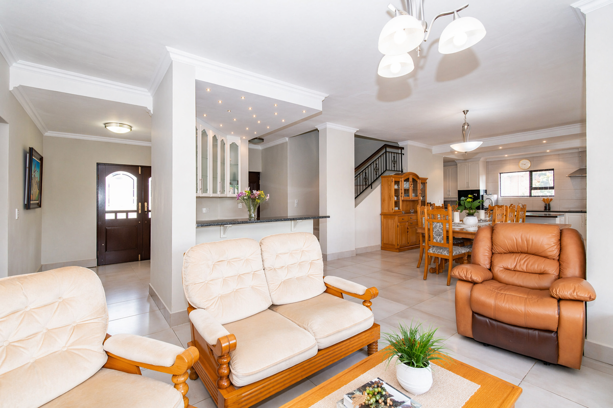 Upmarket secure Duplex Townhouse with Scenic Views & Exceptional Flow - Photo 4