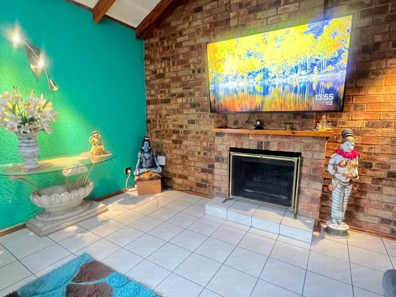 Entertainer's Dream: Indoor Braai and Outdoor Lapa! - Photo 5