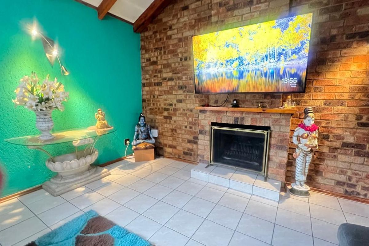 Entertainer's Dream: Indoor Braai and Outdoor Lapa! - Photo 5