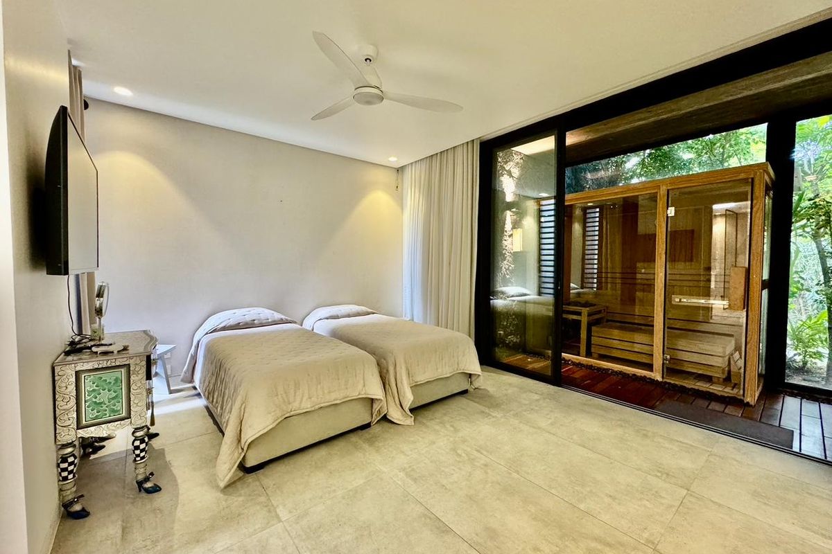 Unparalleled Refinement - Photo 4