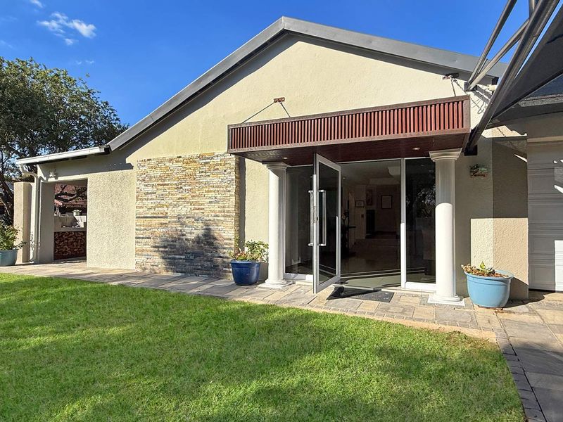 Beautiful Three Bedroom Family Home in Excellent Estate - Photo 3