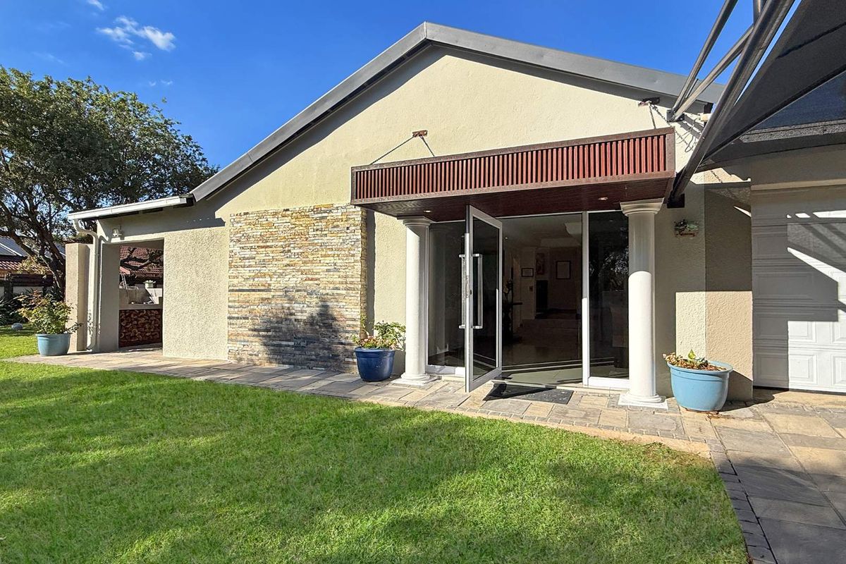 Beautiful Three Bedroom Family Home in Excellent Estate - Photo 3