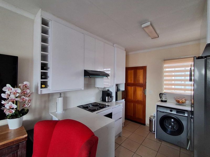 Secure Living in The Orchards: 3 Beds, 1 Bath, Prime Location - Photo 4