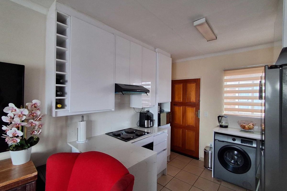 Secure Living in The Orchards: 3 Beds, 1 Bath, Prime Location - Photo 4