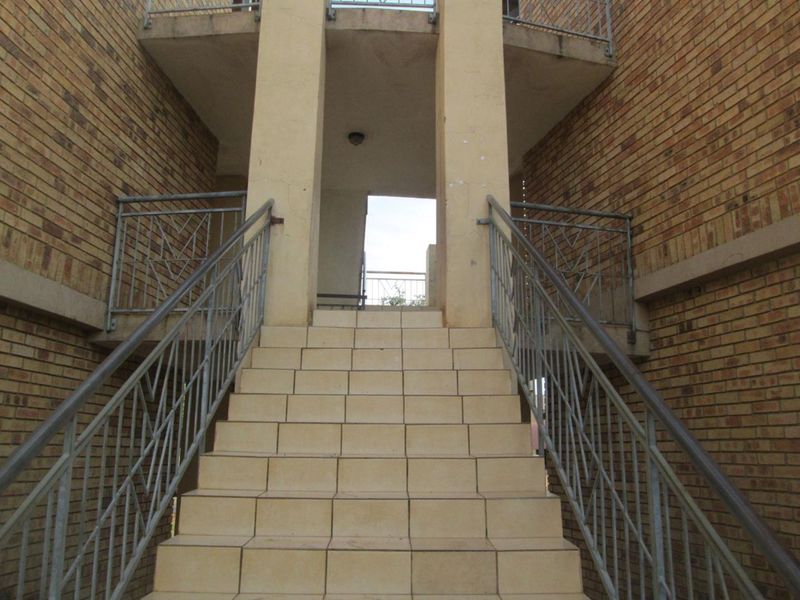 BACHELOR FLAT TO RENT IN KARENPARK - Photo 5